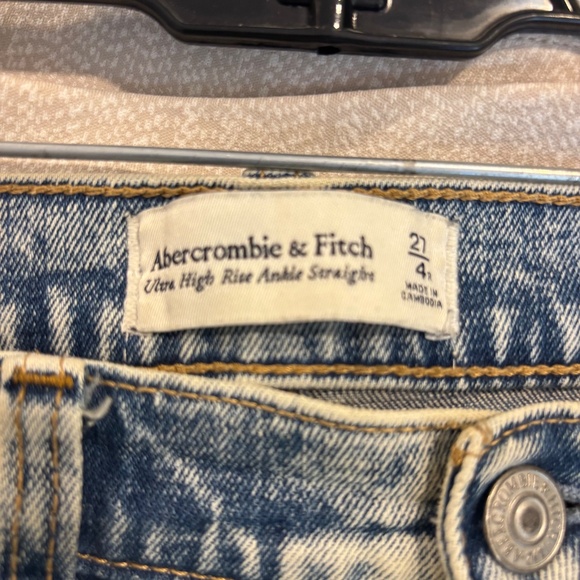 Abercrombie & Fitch Ultra High Rise Ankle Straight Acid Wash Distressed Jeans - Picture 13 of 13